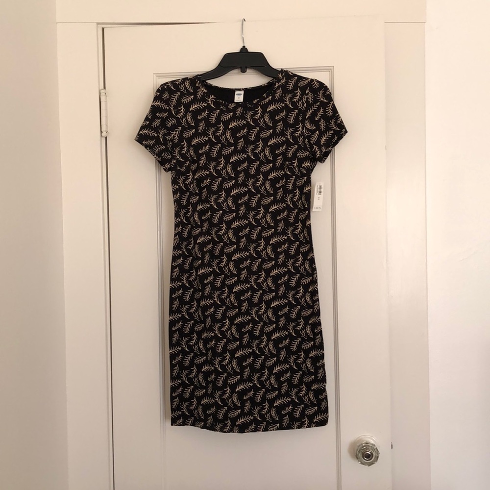 Old navy feather print dress